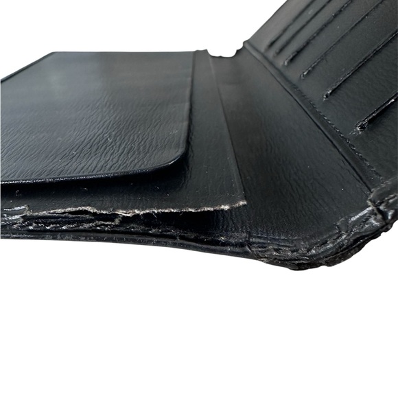 Louis Vuitton Black Epi Leather travel wallet/ Passport Holder - Picture 10 of 10